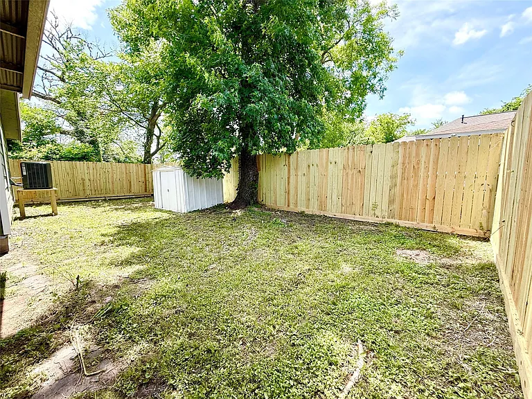 2237 Wilburforce St — Photo 12