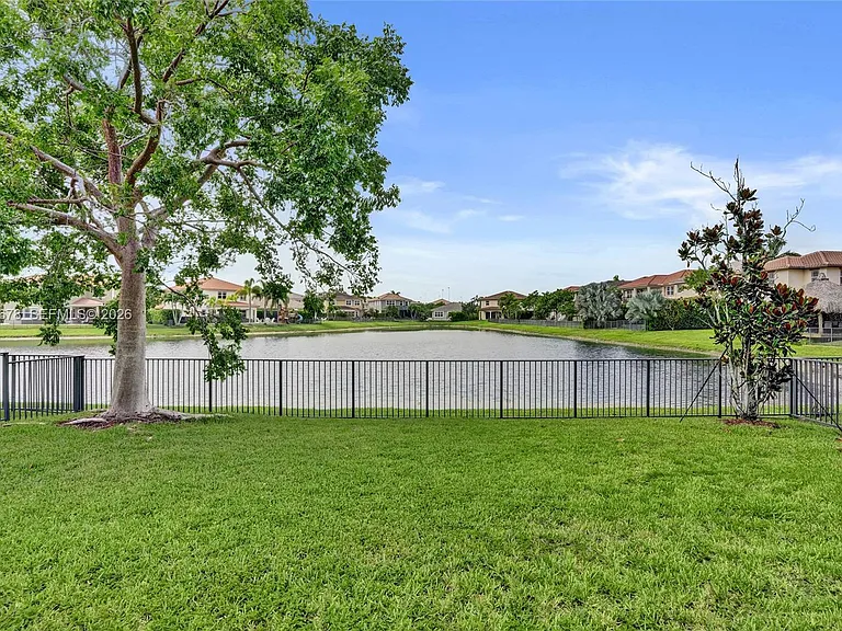 10340 Lake Vista Ct — Photo 12