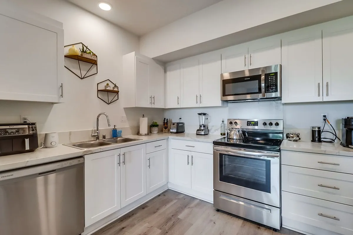 Building Photo - Ridgeway Apartments