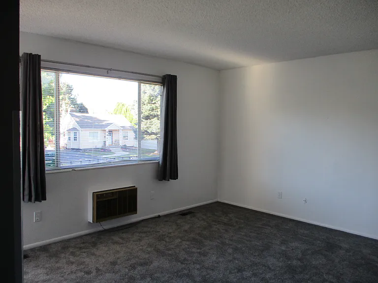 133 E 300 N #137 — Photo 4