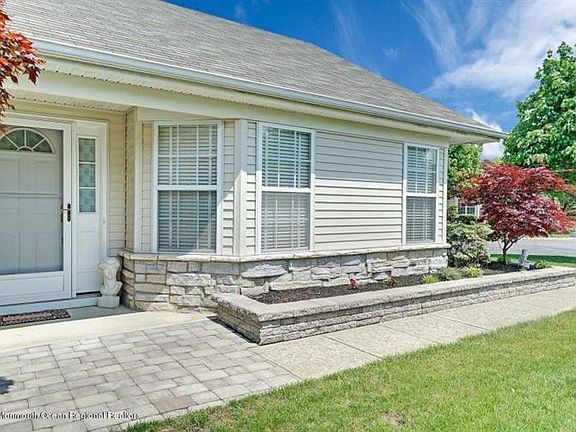 3rd image of 75 Rosewood Dr