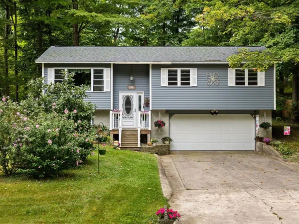 1973 Sparrow Dr, Traverse City, MI 49696