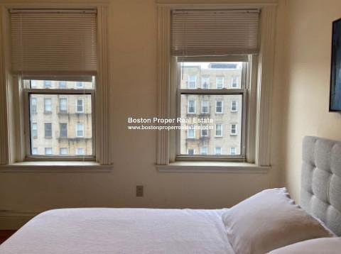 2nd image of 32A Queensberry St #10M