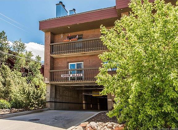 2nd image of 1401 Woodside Ave #109