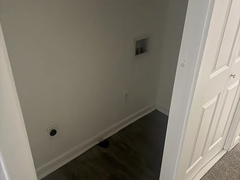 113 Oates Dr — Photo 2