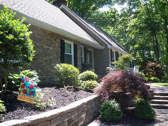 3rd image of 280 Cambridge Cir