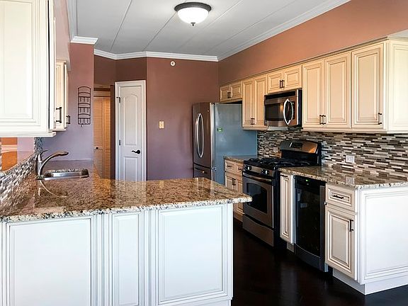 5th image of 17935 Oak Park Ave Unit 3A