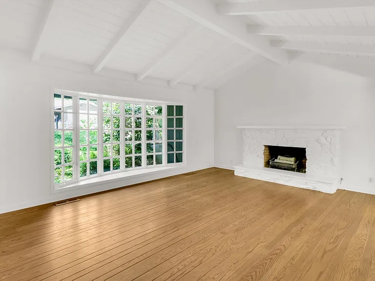 1064 Westridge Ave — Photo 6