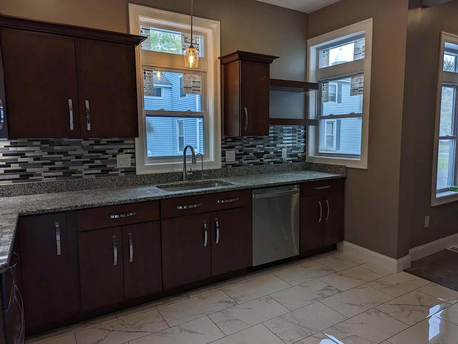 3 bed, 2000 sqft, $2,300 — Photo 2