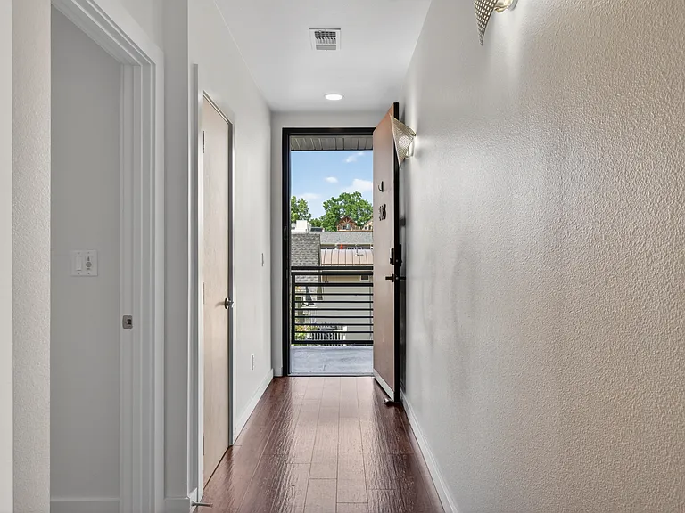 2900 Wyandot St #303 — Photo 32