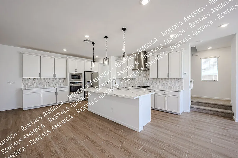New Home 4 bed, 3.5 baths! Amenities! — Photo 4
