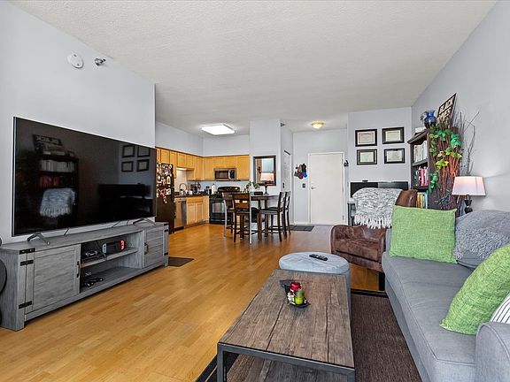 5th image of 1134 W Granville Ave #716