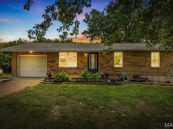 1121 Edgewood Dr, Festus, MO 63028