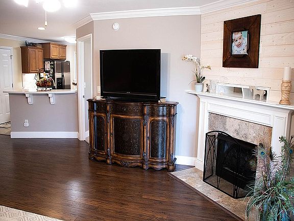 3rd image of 1003 Applebrook Dr