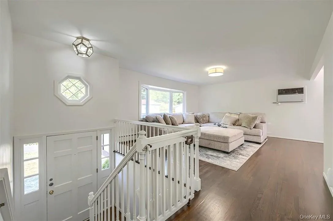 5 bed, 2.5 bath, 2008 sqft, $7,250 — Photo 4