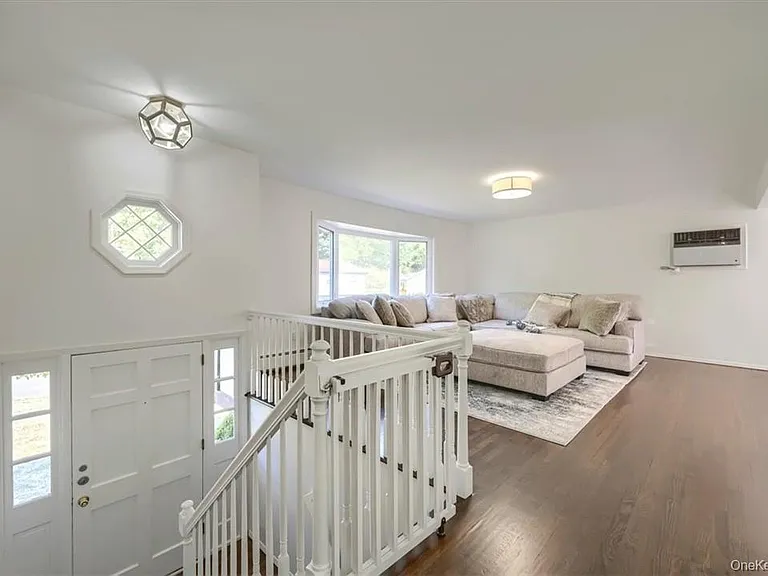 31 Gleason Dr — Photo 4