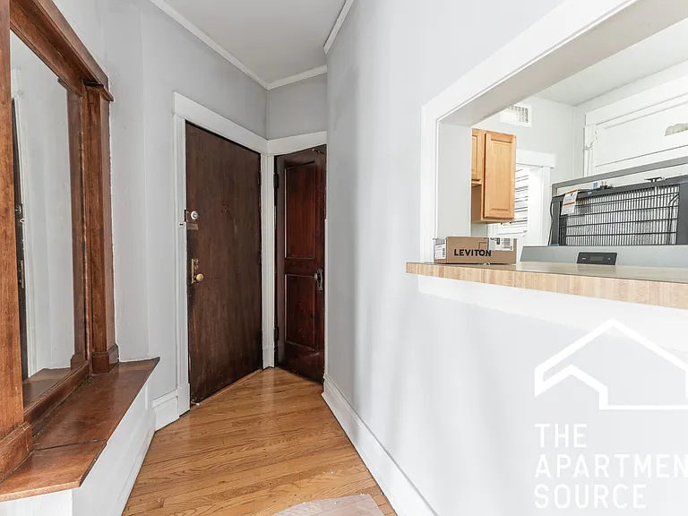 1215 W Rosemont Ave #3 — Photo 2