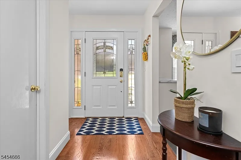 3 bed, 2.0 bath, $2,500 — Photo 3