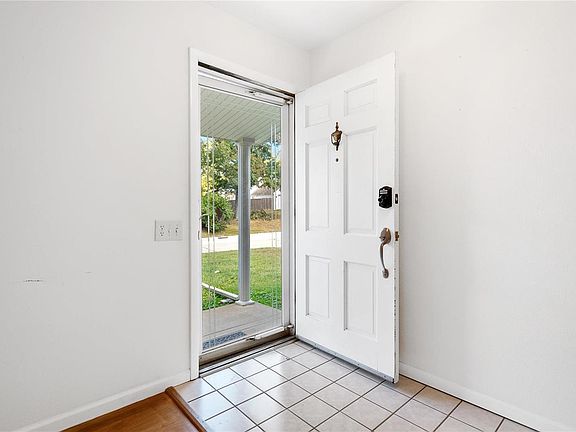 3rd image of 12832 Bellerive Estates Dr