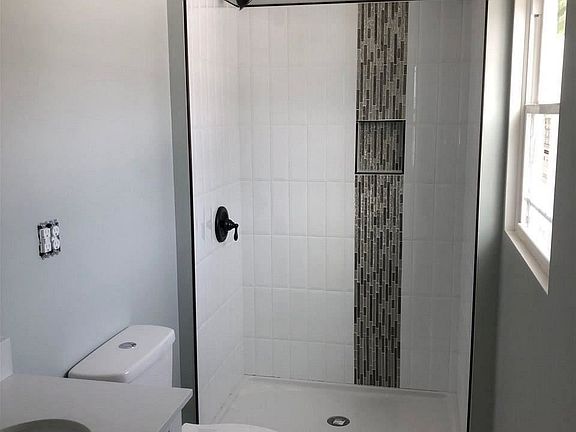 4th image of 135 E Southfield Dr