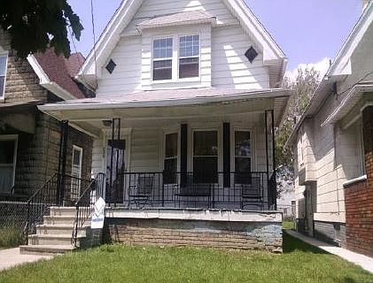 2nd image of 638 Clark St