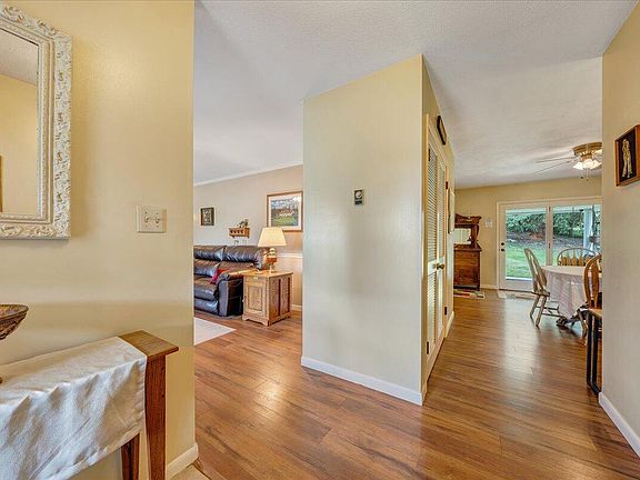 4th image of 191 Dandelion Dr