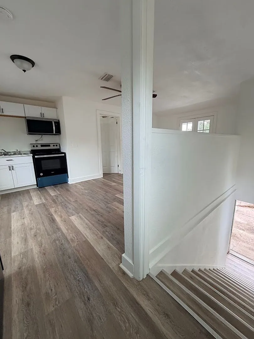Supe Cute 1/1 Loft Apartment Walking Distance to DT! — Photo 4