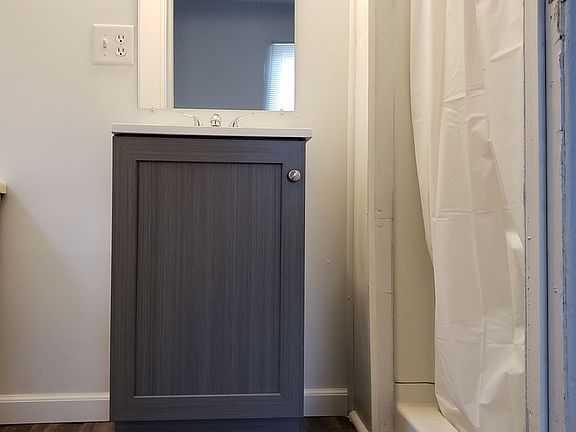 4th image of 318 Marion Ave APT 2