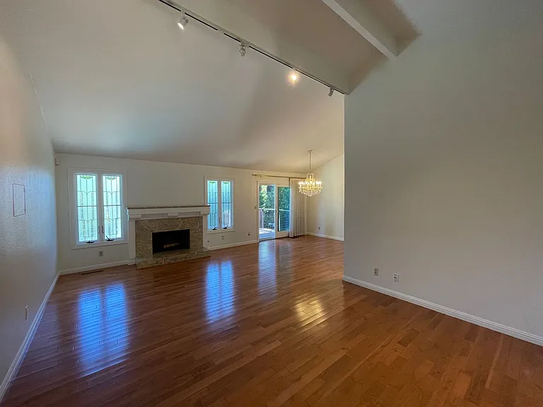 10434 Alicia Ct — Photo 3