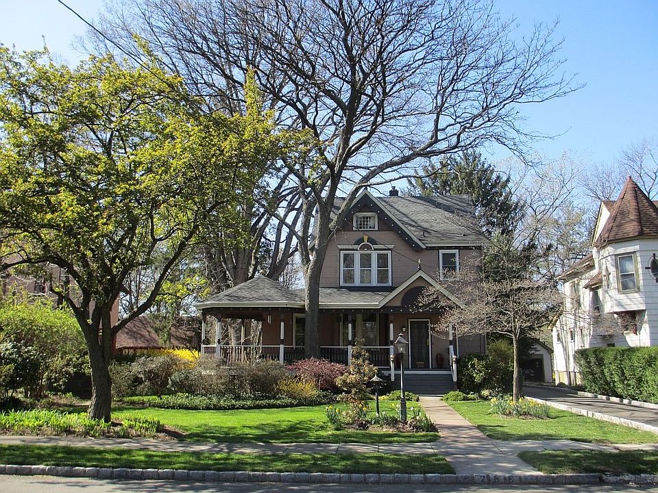 2nd image of 266 Dudley Ave W