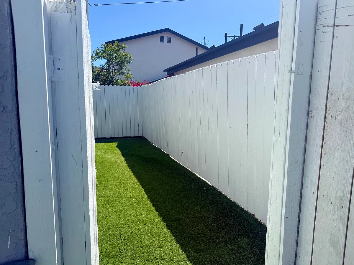 Building Photo - 6445 Tujunga Ave #1/2
