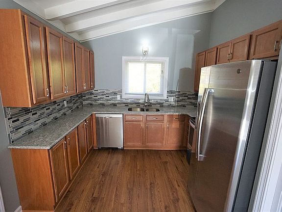 5th image of 805 Parkview Dr