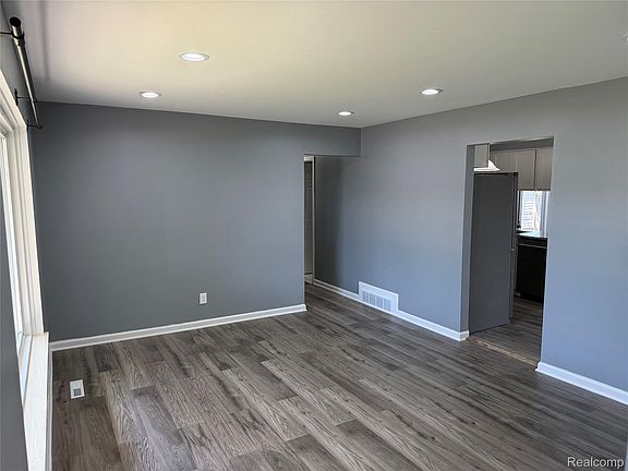 2nd image of 32246 Oakview Dr
