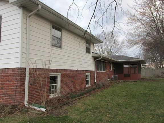 2nd image of 7236 Laurel Dr