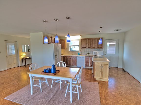 3rd image of 148 Discovery Ln