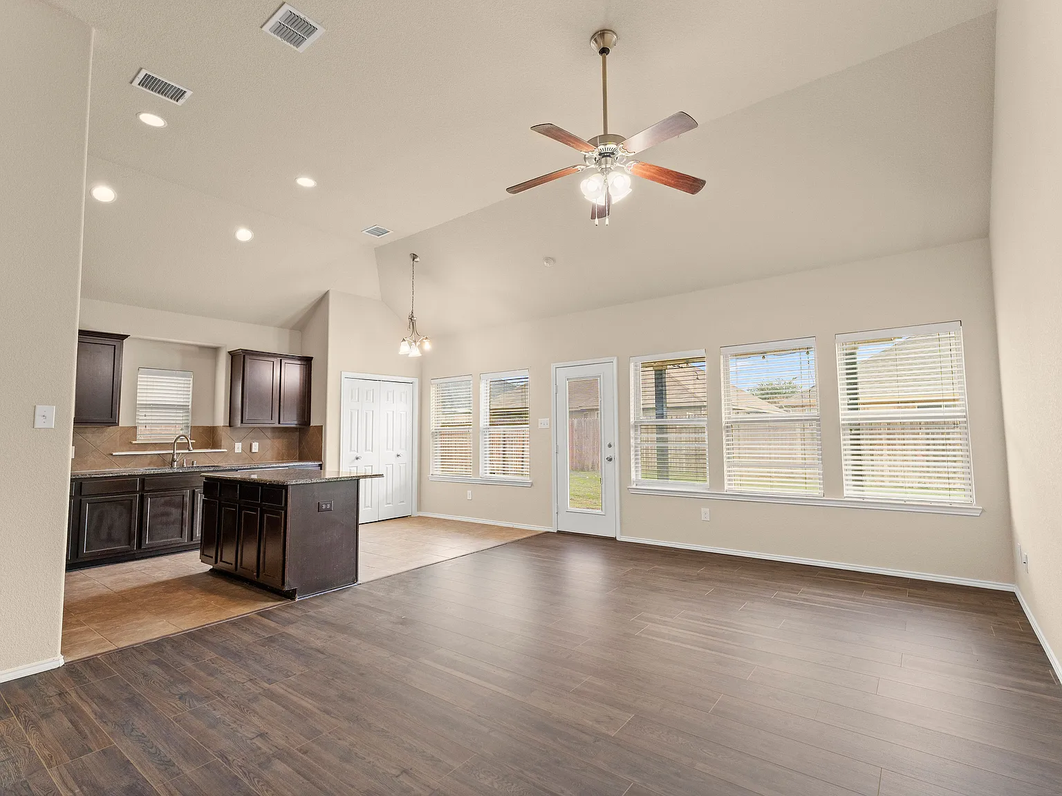 3 bed, 1754 sqft, $2,200 — Photo 4