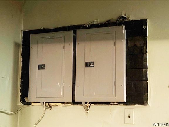 4th image of 554 Perry St