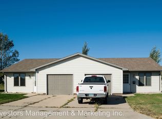 3206 10th St SW, Minot, ND 58701