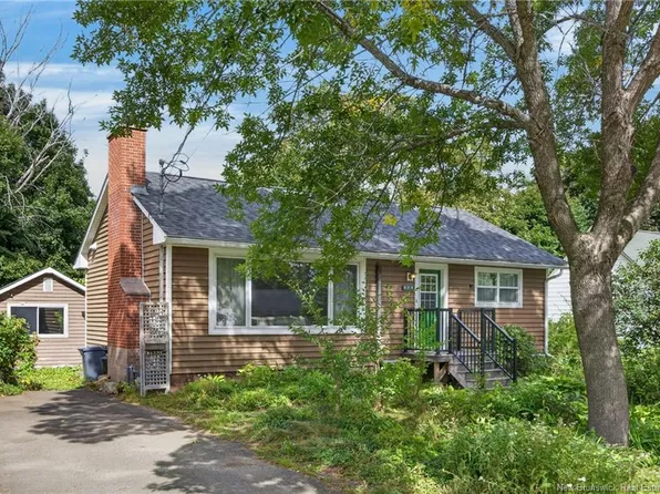 719 Mitchell St, Fredericton, NB E3B 3S7