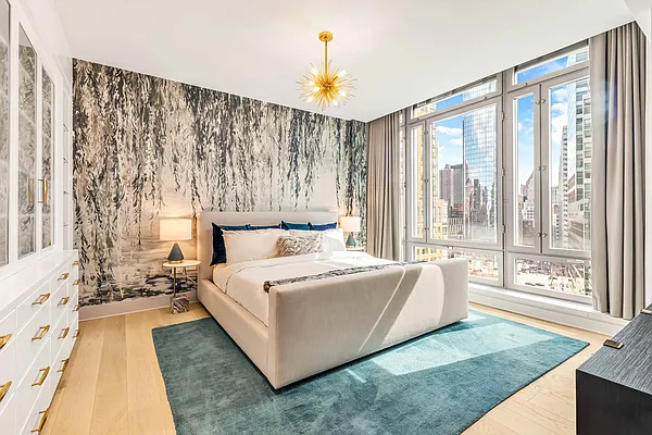 Sold by R New York | media 10