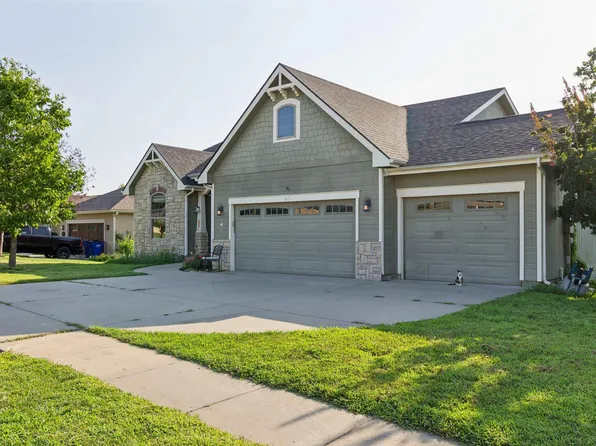 211 Caroline Ct, Junction City, KS 66441
