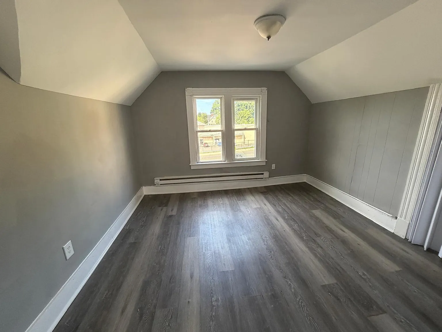3 bed, 922 sqft, $1,550 — Photo 4
