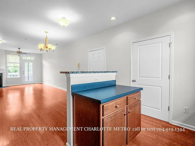 1630 Walnut View Dr — Photo 6