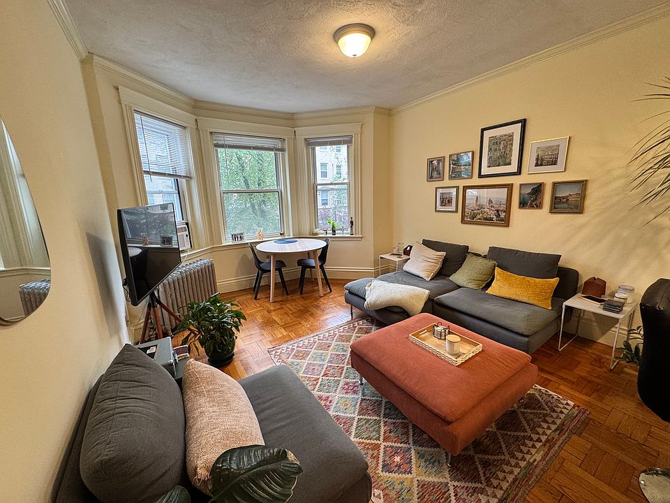 1st image of 32 Queensberry St #8R