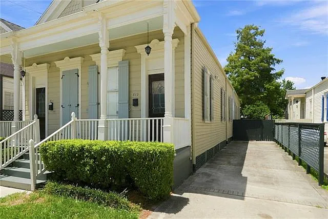 2 bed, 2.0 bath, 1350 sqft, $4,000 — Photo 2