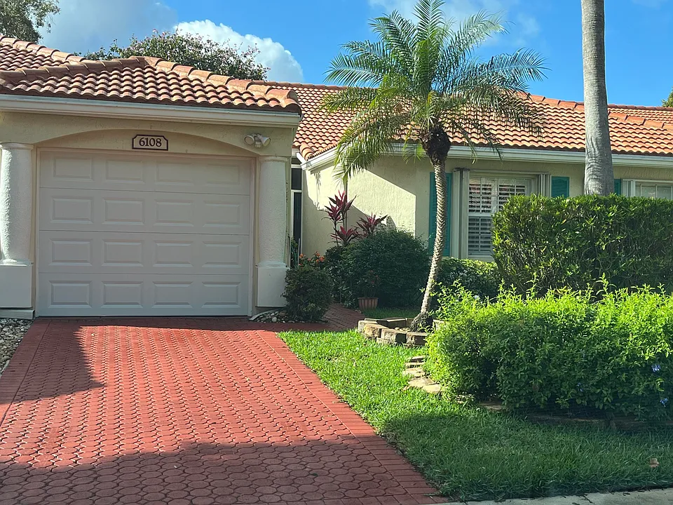 6108 Petunia Rd