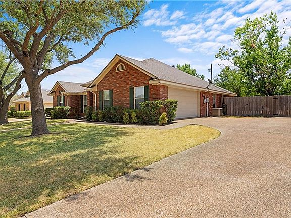 2nd image of 608 Eagles Nest Dr
