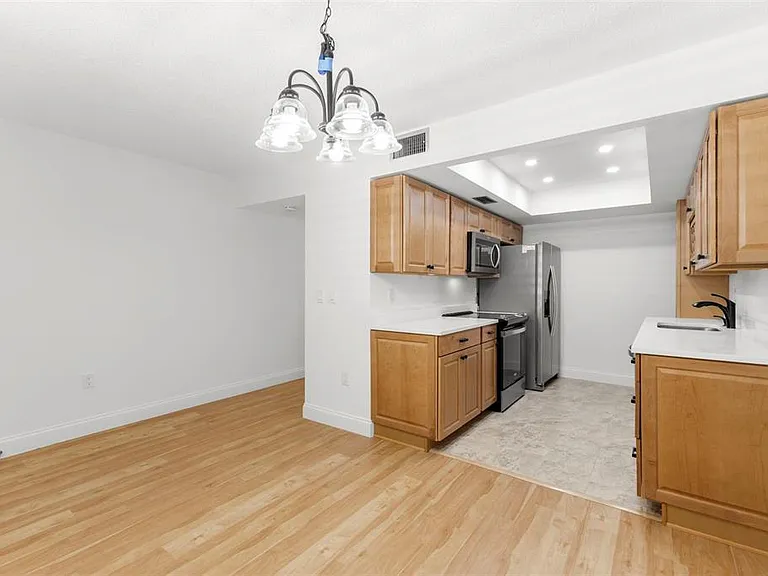 1001 Pearce Dr #302 — Photo 10