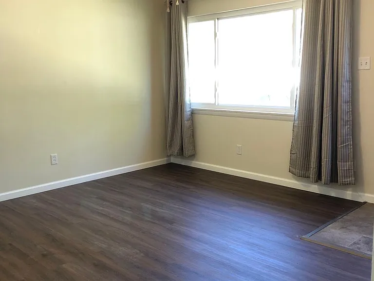 9708 Ridge Ave — Photo 8