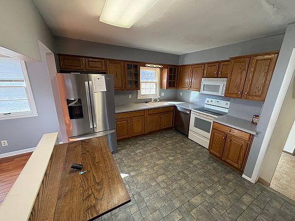4th image of 7936 Grandview St